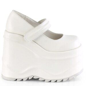 Demonia Wave-32 || US 7 womens